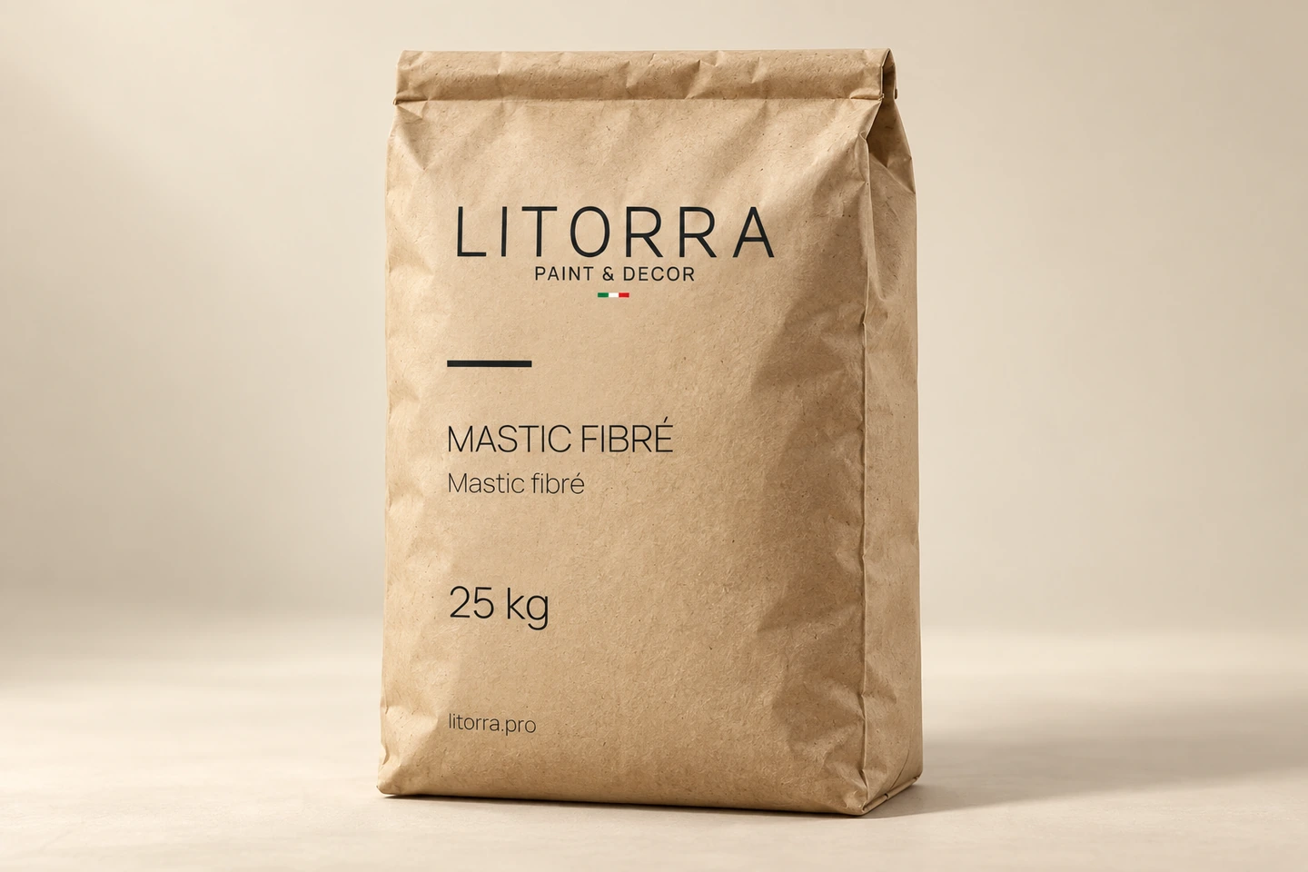 Sac kraft LITORRA MASTIC FIBRÉ de 25 kg sur fond ivoire.